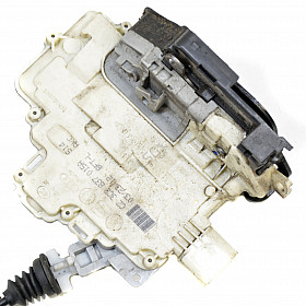 Брава предна лява врата Volkswagen Passat (B6) 2005-2010  