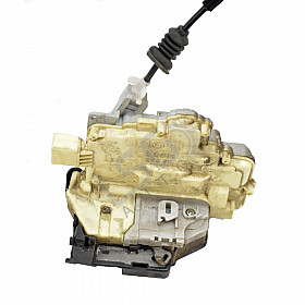 Брава предна лява врата Volkswagen Passat (B6)