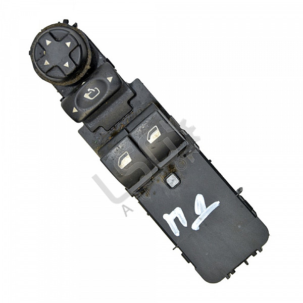Панел бутони ел. стъкла предна дясна врата Citroen DS4, ОЕМ 96657053ZD