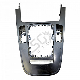 Конзола около скоростен лост AUDI A4 (B8)
