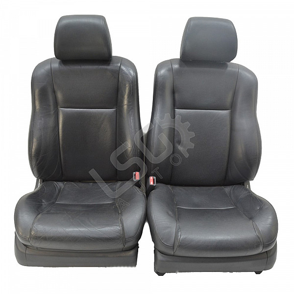Кожен салон Toyota Avensis II