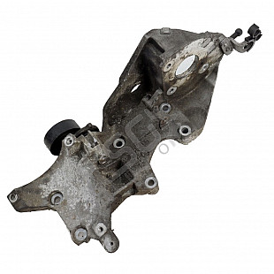 Конзола двигател Volkswagen Passat (B7), OEM 03L903143Q