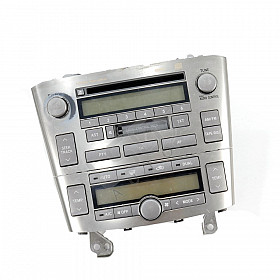 CD плеър с управление климатроник Toyota Avensis II