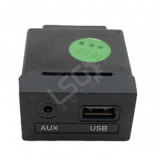 AUX/USB извод  Hyundai i40, ОЕМ 96120-3Z2004