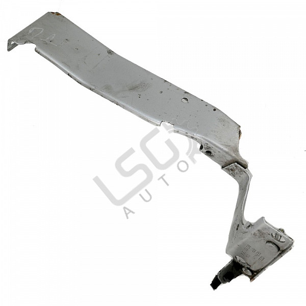 Държач десен калник AUDI A4 (B8), ОЕМ 8K0821136B