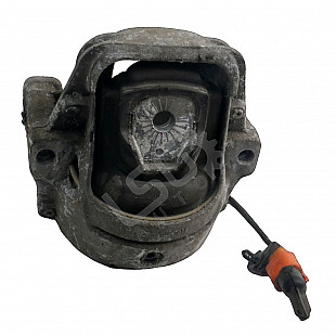 Ляв тампон двигател AUDI A4 (B8), OEM 8K0199381 Ляв тампон двигател AUDI A4 (B8), OEM 8K0199381